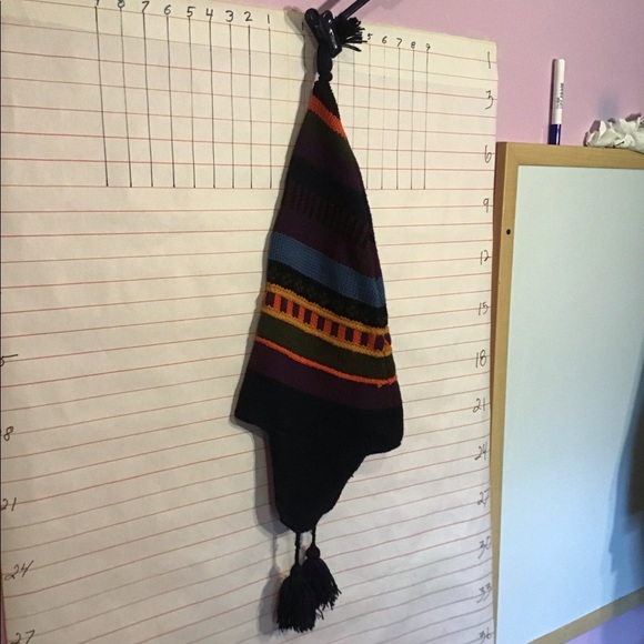 Stocking hat with ear coverings, has tassels too - Picture 4 of 8